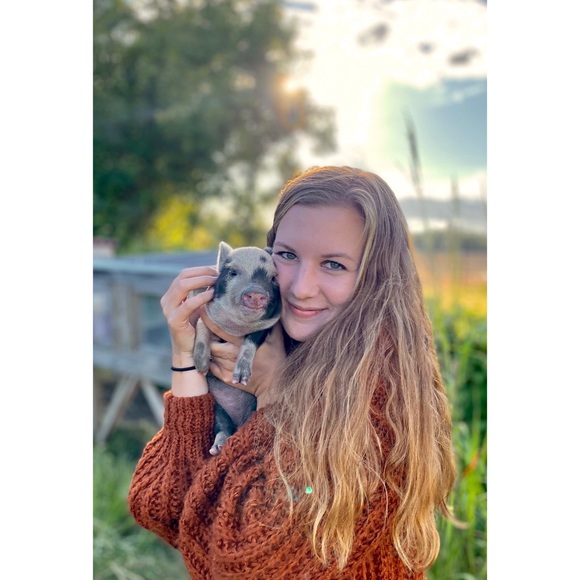 Meet your Posher, Rebekah - Picture 1 of 1